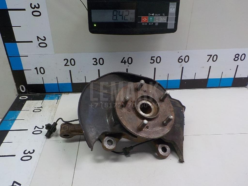 Кулак поворотный передний левый