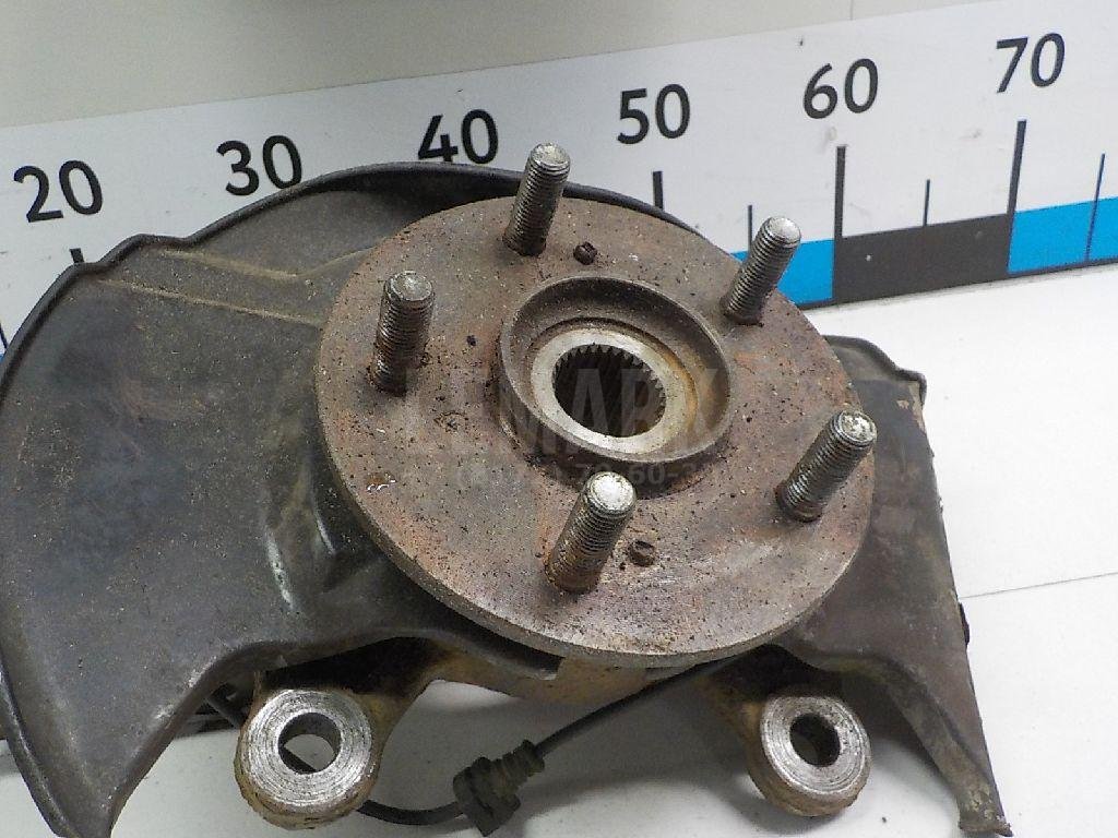 Кулак поворотный передний левый