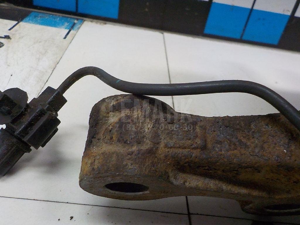 Кулак поворотный передний левый