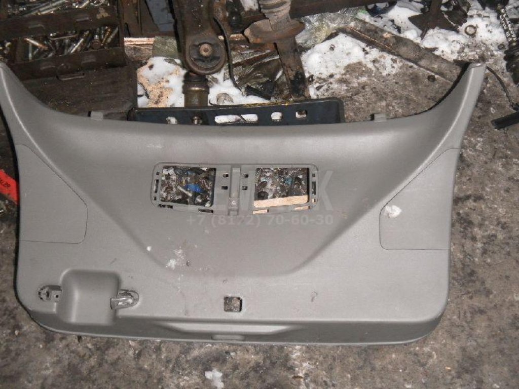 Обшивка двери багажника