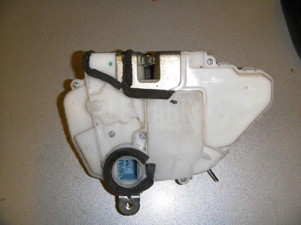 Замок двери передней правой