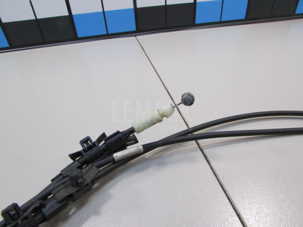 Трос открывания капота