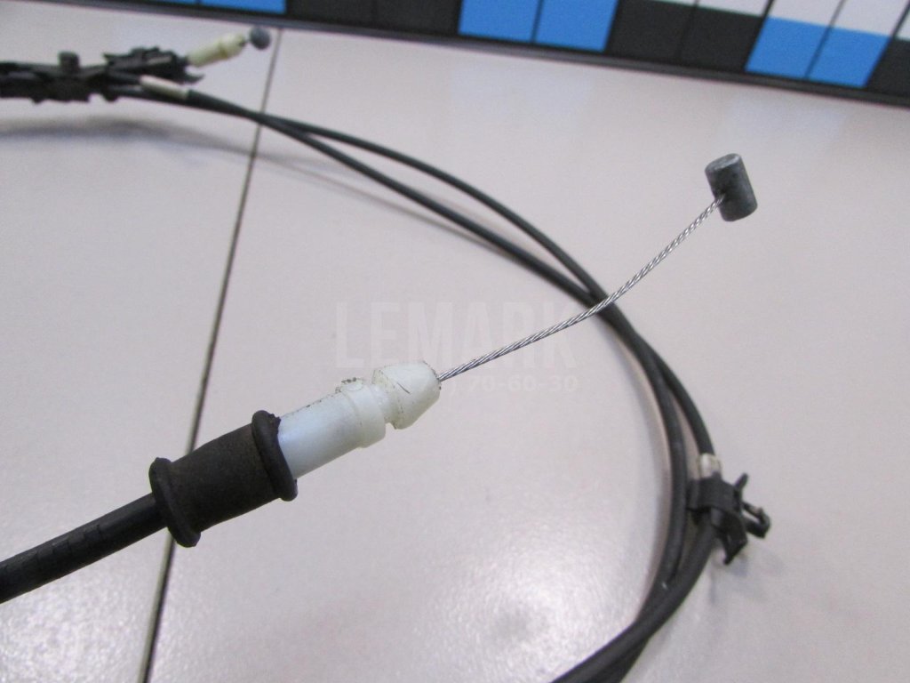 Трос открывания капота