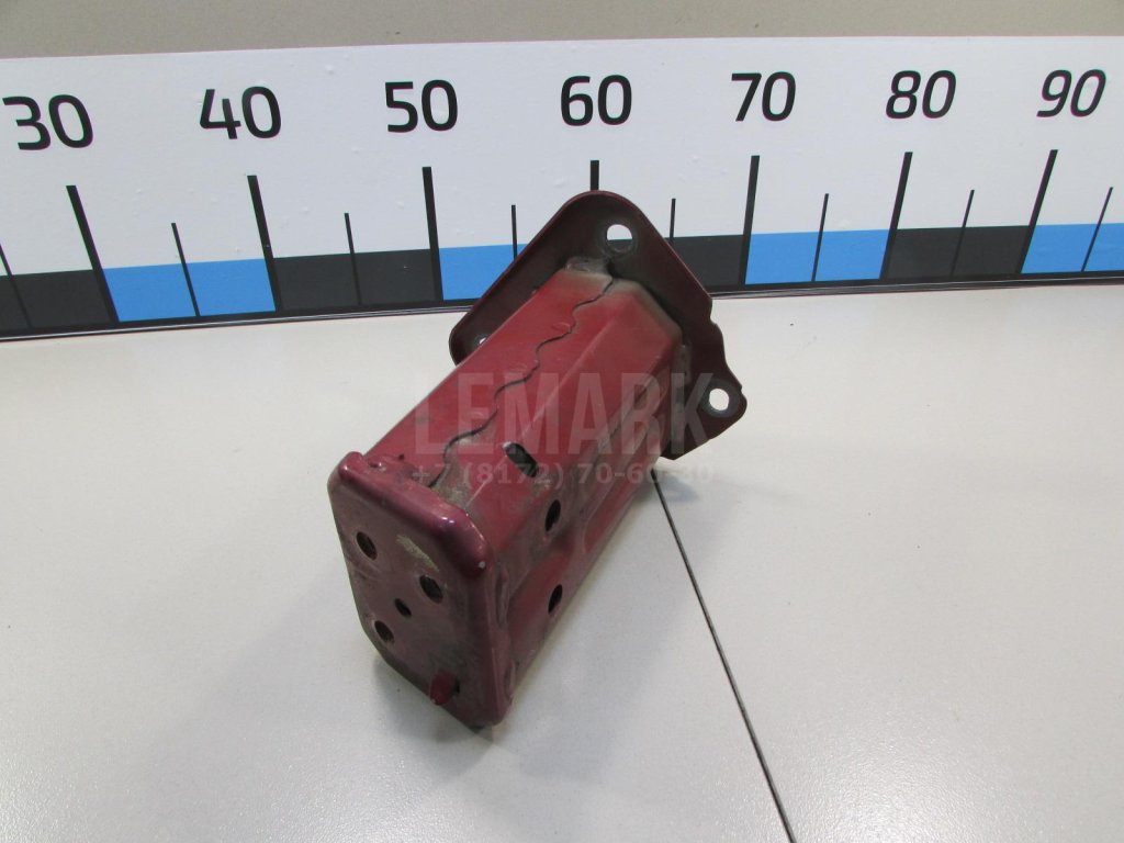 Кронштейн усилителя переднего бампера левый