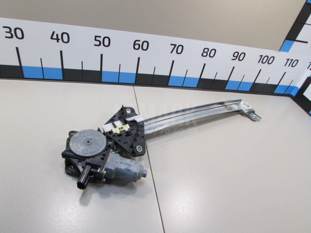 Стеклоподъемник электр. задний правый