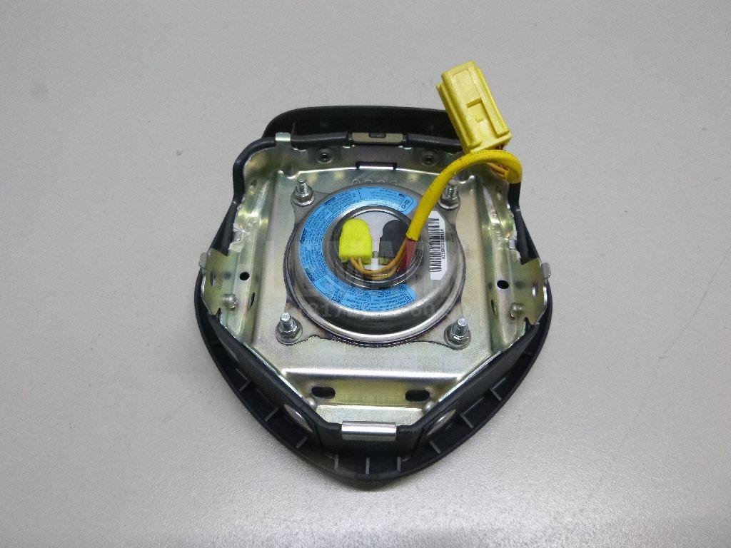 Подушка безопасности в рулевое колесо