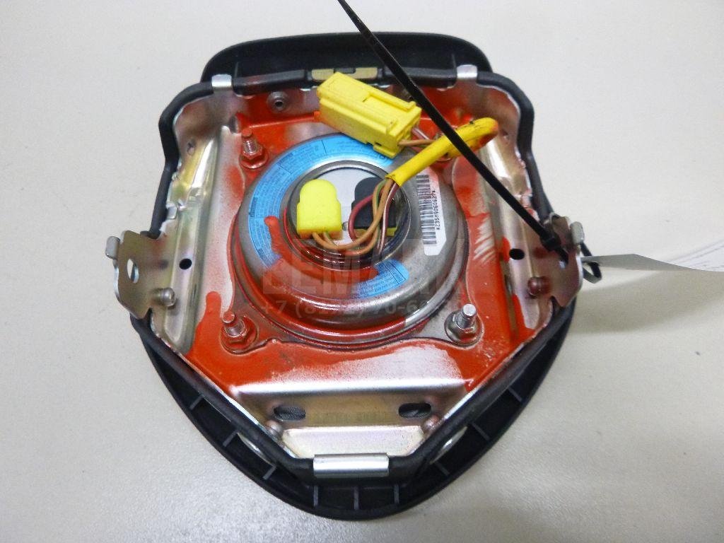 Подушка безопасности в рулевое колесо