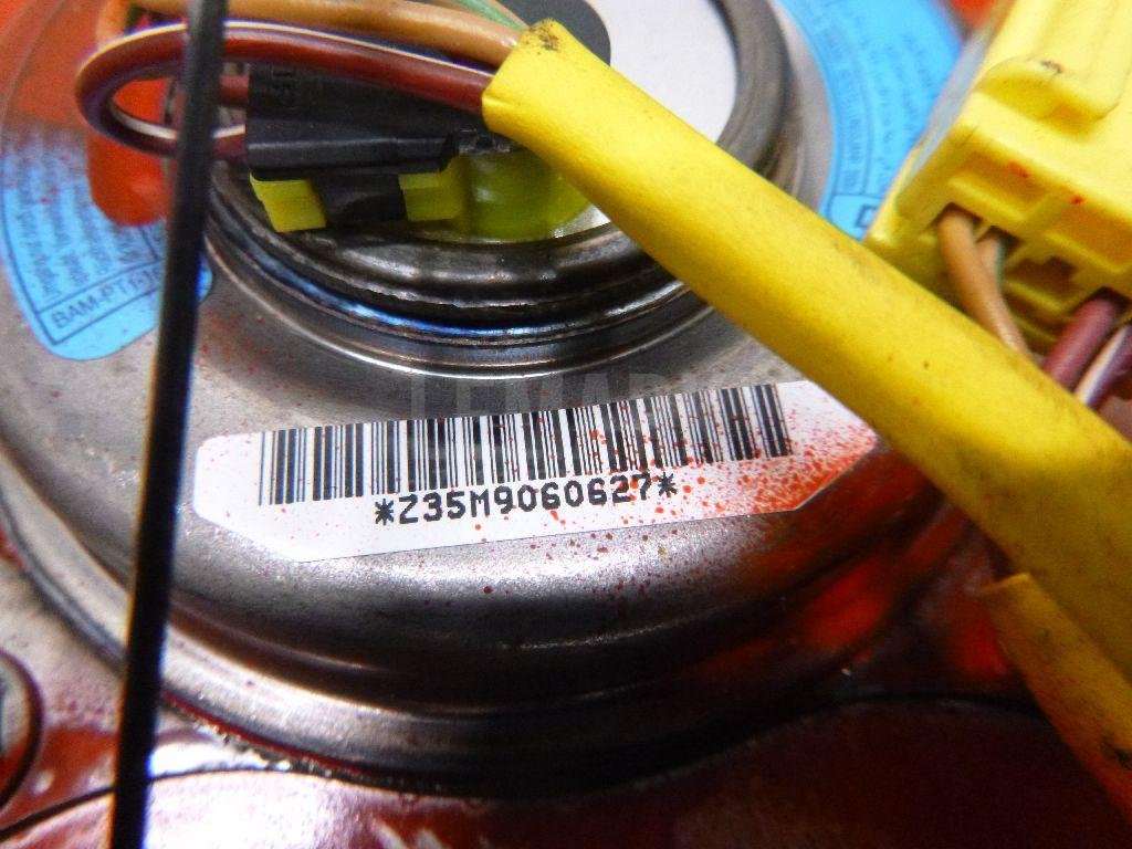 Подушка безопасности в рулевое колесо