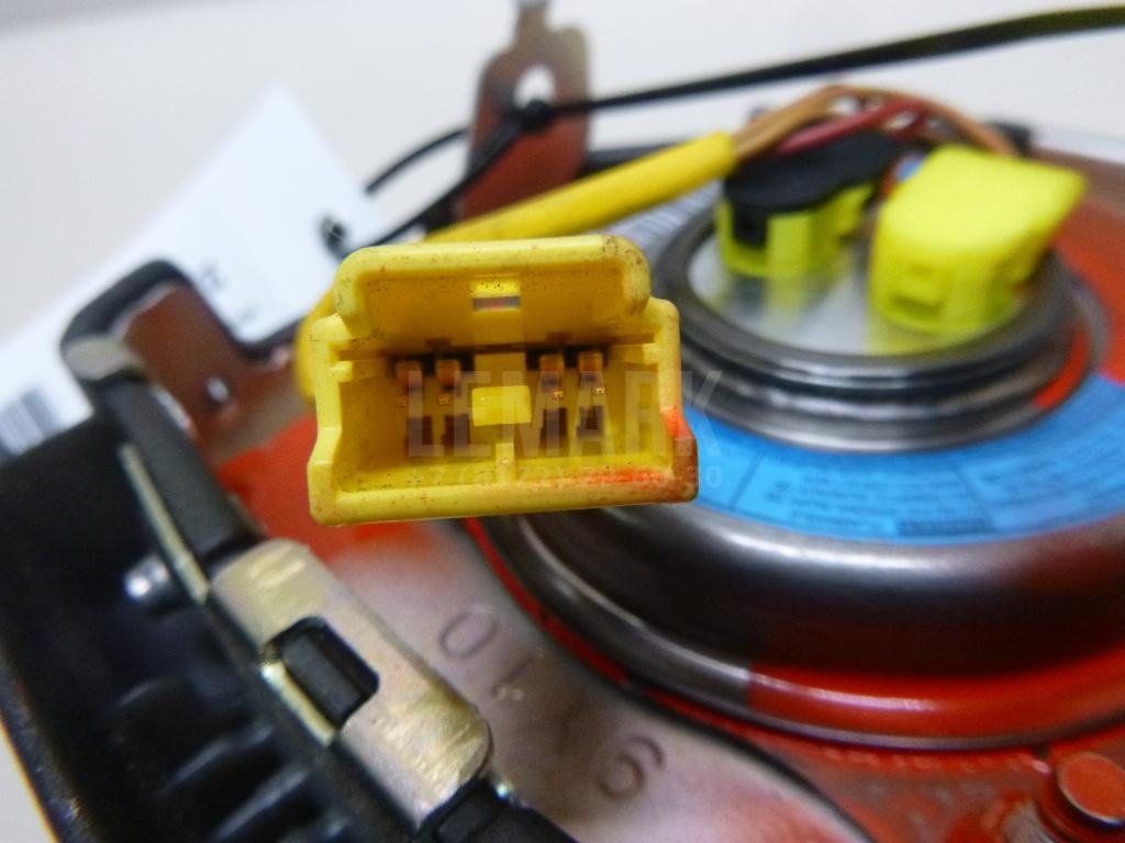 Подушка безопасности в рулевое колесо