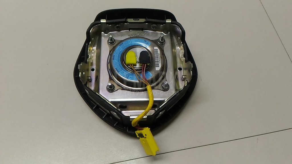 Подушка безопасности в рулевое колесо