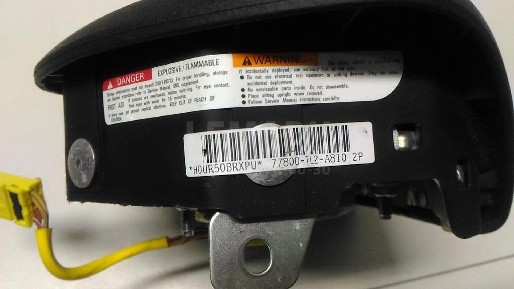 Подушка безопасности в рулевое колесо