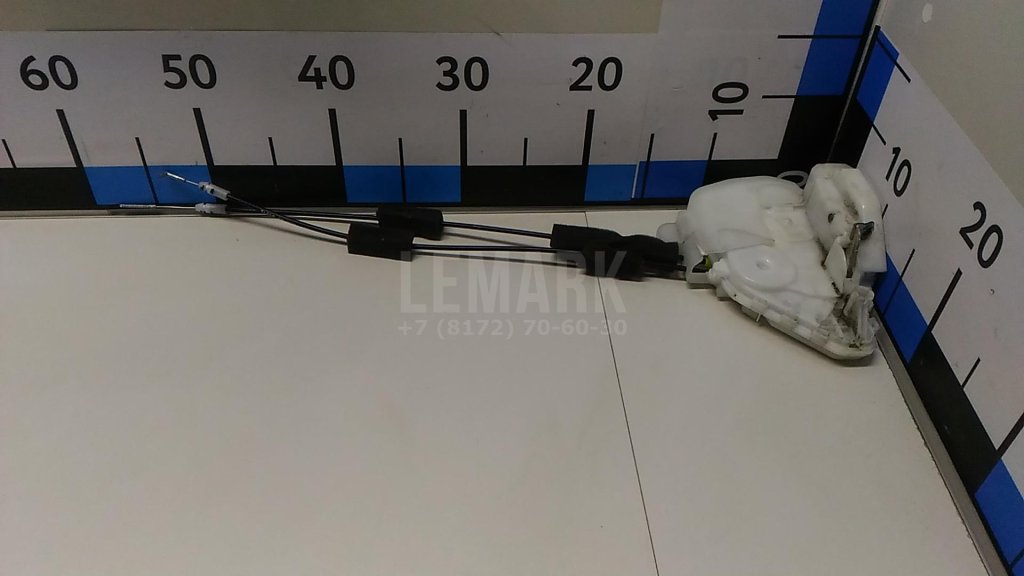 Замок двери передней левой