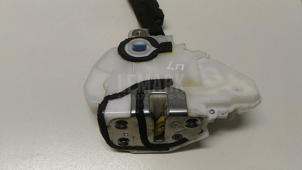 Замок двери передней левой