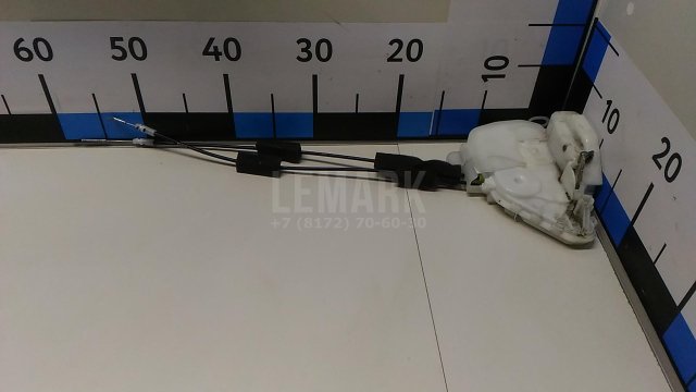 Замок двери передней левой