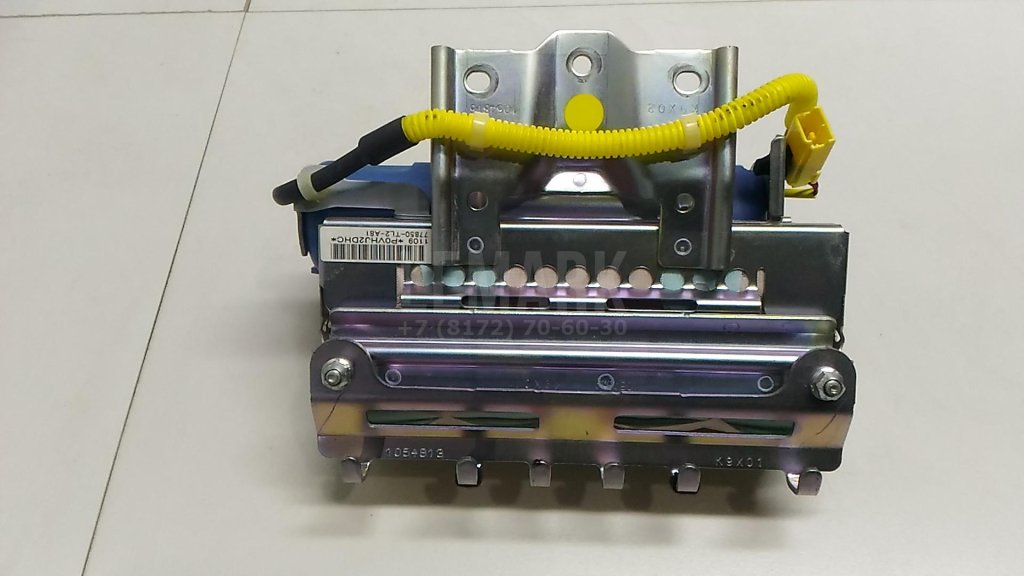 Подушка безопасности пассажирская (в торпедо)