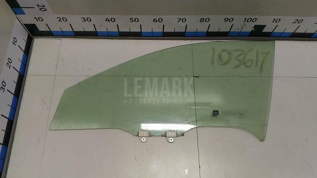 Стекло двери передней левой
