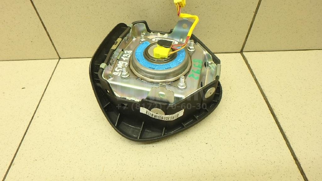 Подушка безопасности в рулевое колесо