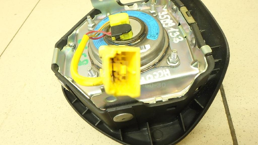 Подушка безопасности в рулевое колесо