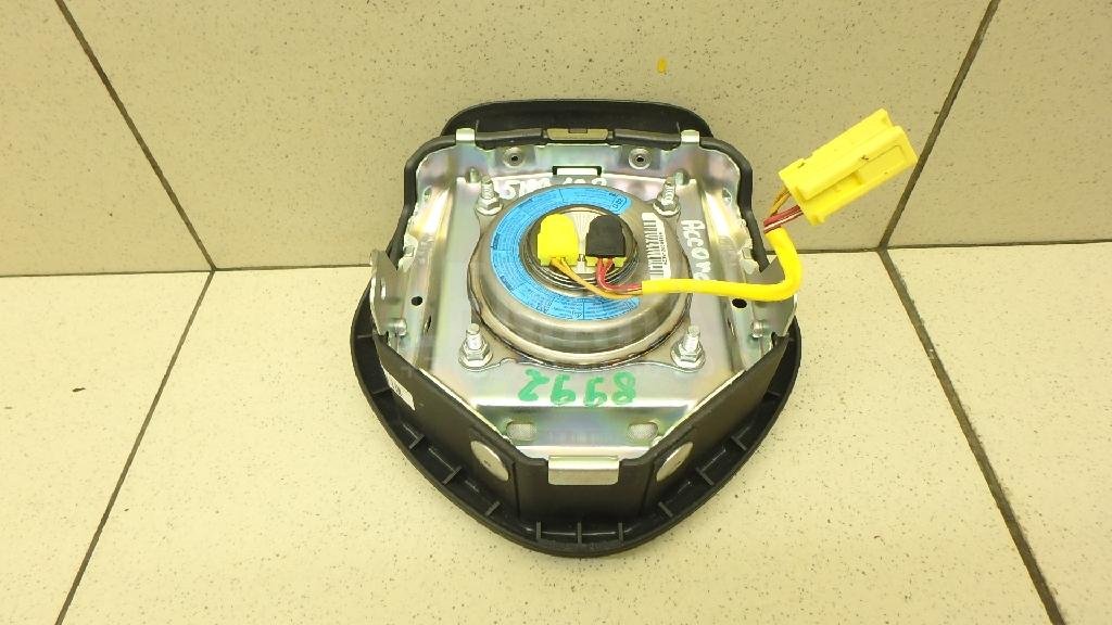 Подушка безопасности в рулевое колесо