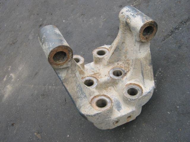 Кронштейн реактивной тяги