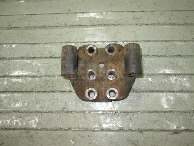 Кронштейн реактивной тяги