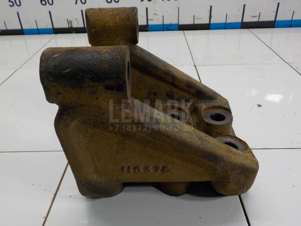 Кронштейн реактивной тяги