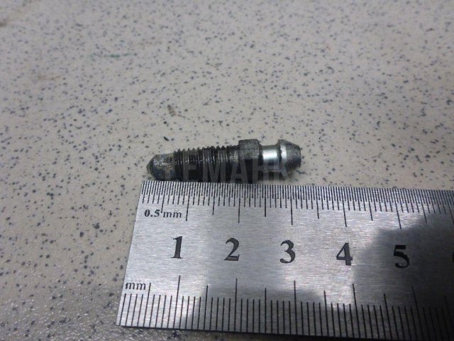 Штуцер прокачки тормозов