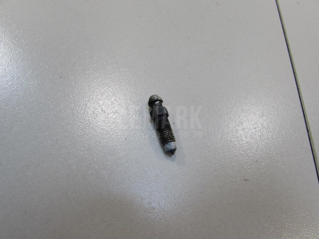 Штуцер прокачки тормозов