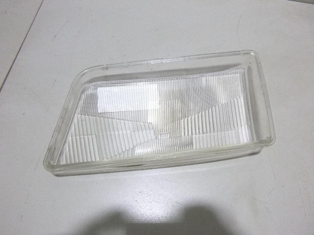 Стекло фары правой