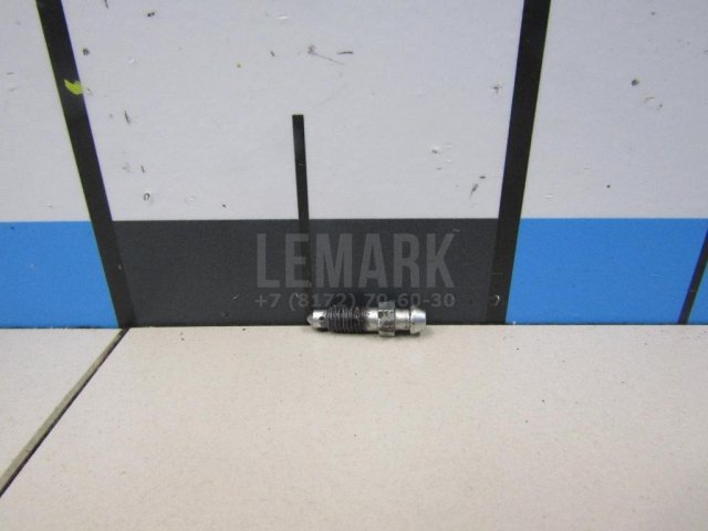 Штуцер прокачки тормозов