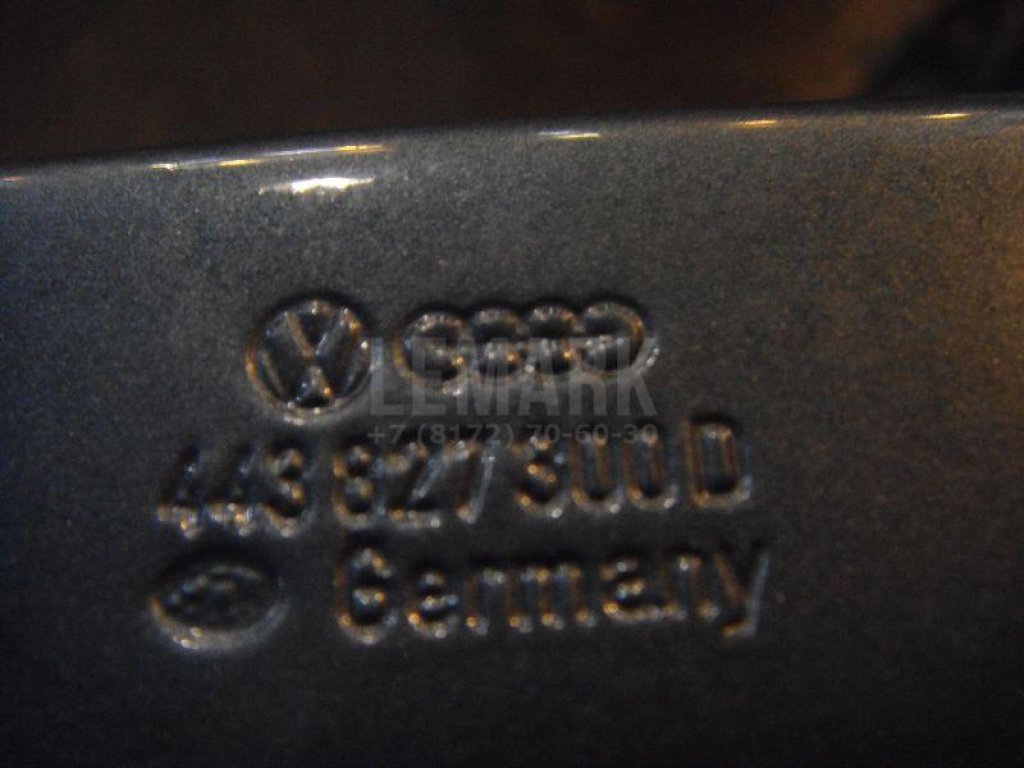 Петля крышки багажника