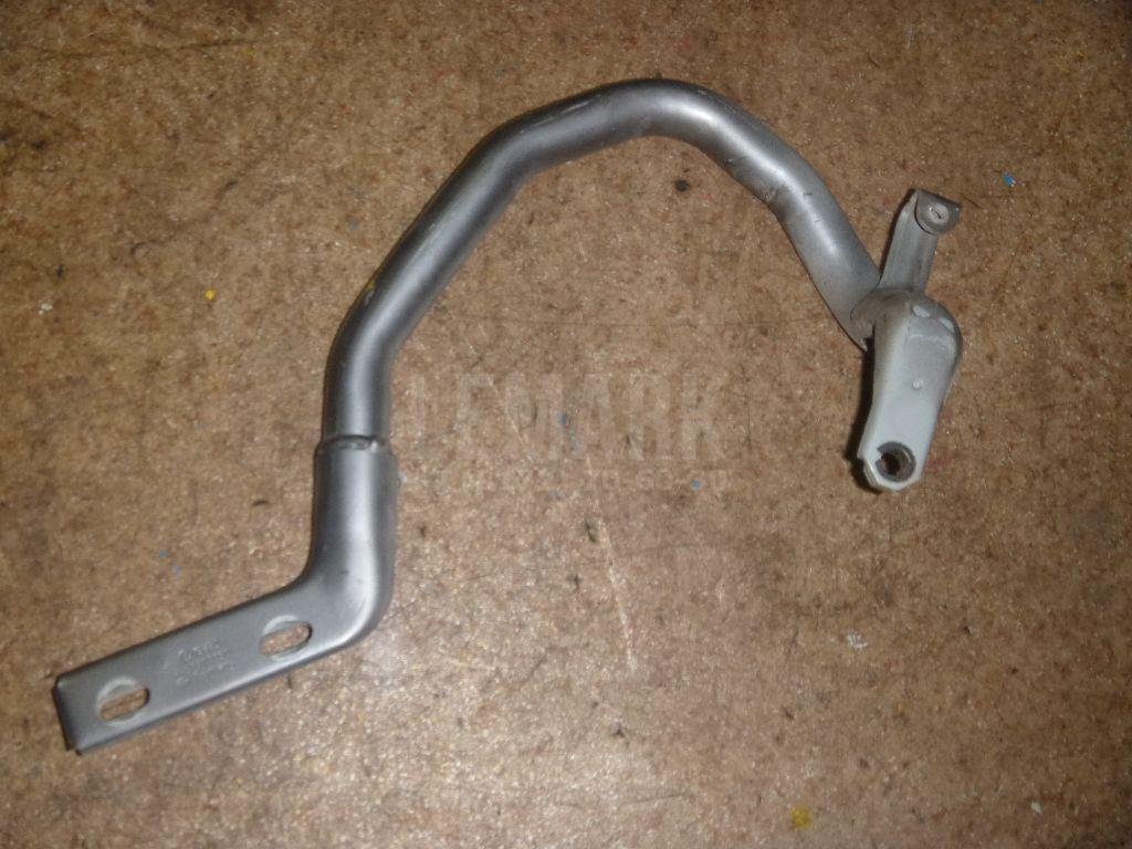 Петля крышки багажника