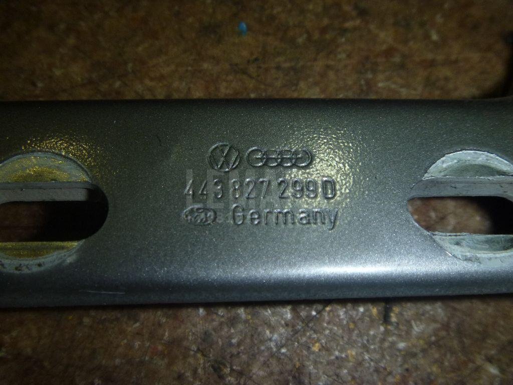 Петля крышки багажника