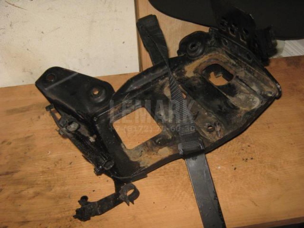 Крепление АКБ (корпус/подставка)