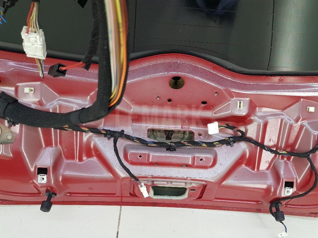 Дверь багажника со стеклом