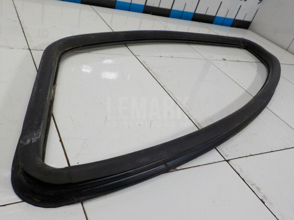 Уплотнитель форточки левой для  Audi 80/90 [B3] 1986-1991