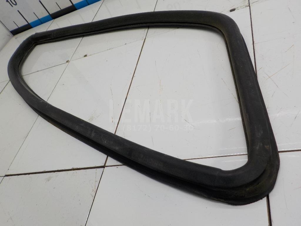 Уплотнитель форточки правой