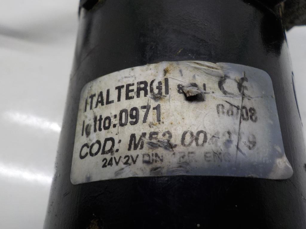 Моторчик стеклоочистителя передний