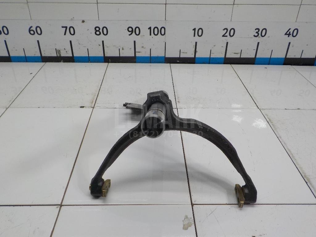 Вилка включения передачи