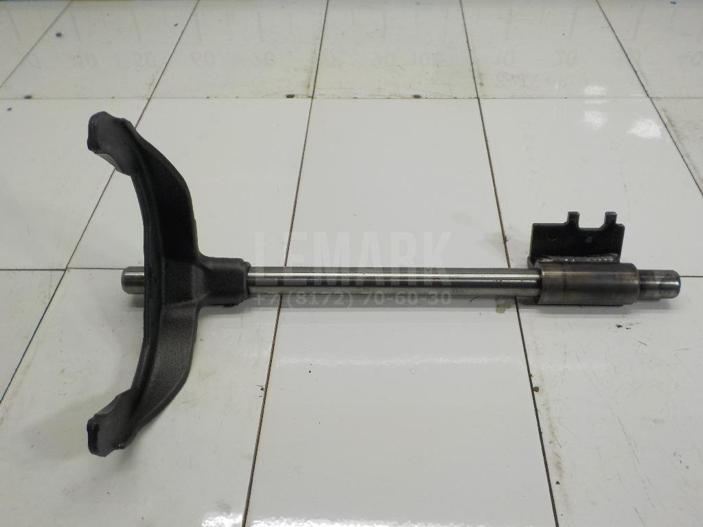 Вилка включения передачи