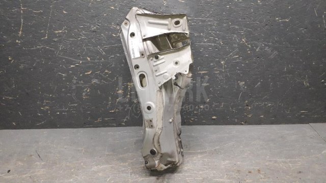 Стойка передней двери