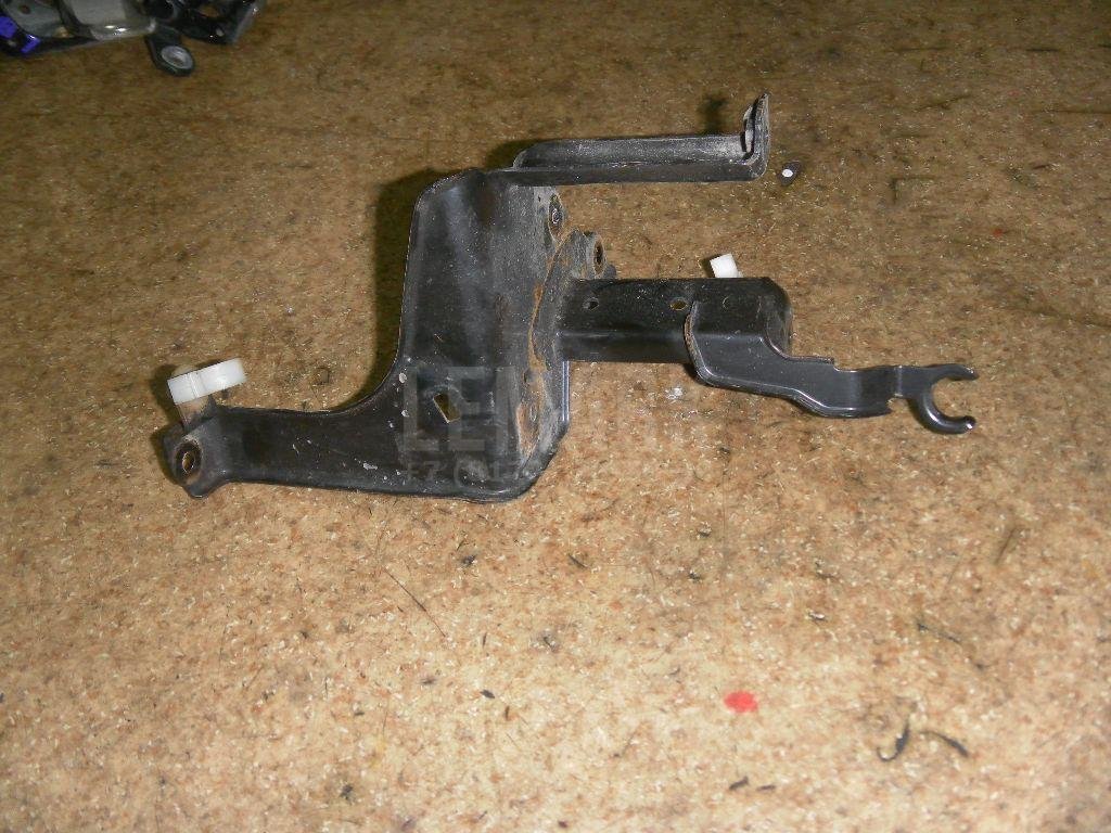 Кронштейн (сопут. товар) для  Audi A4 [B8] 2007-2015