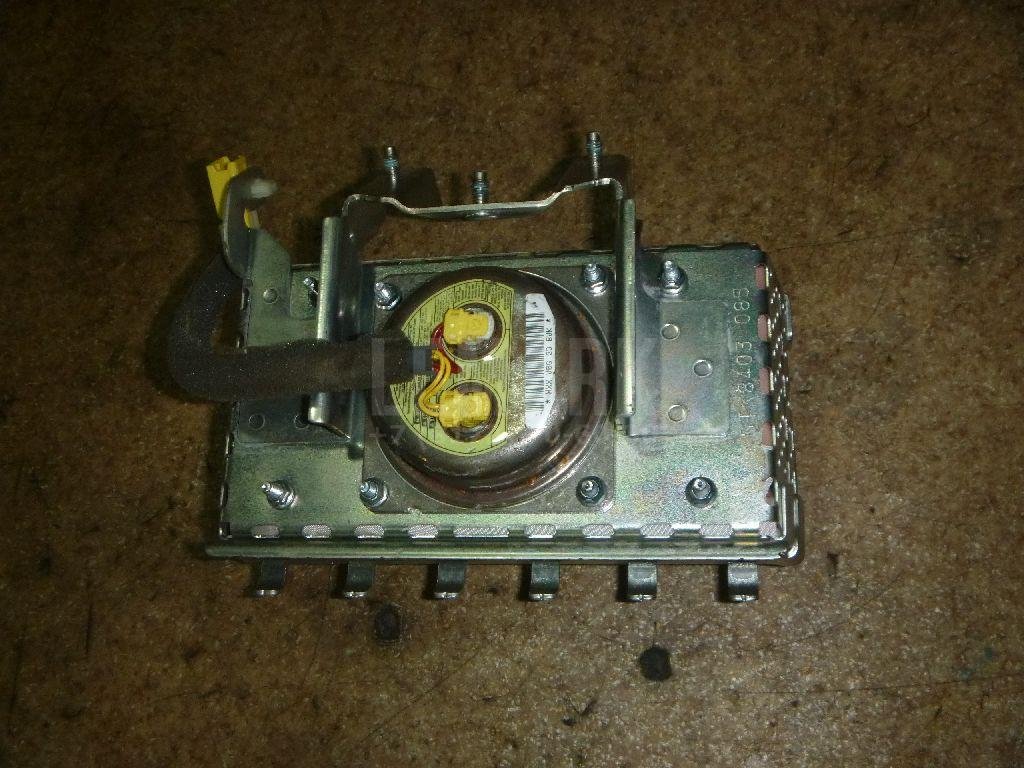 Подушка безопасности пассажирская (в торпедо)