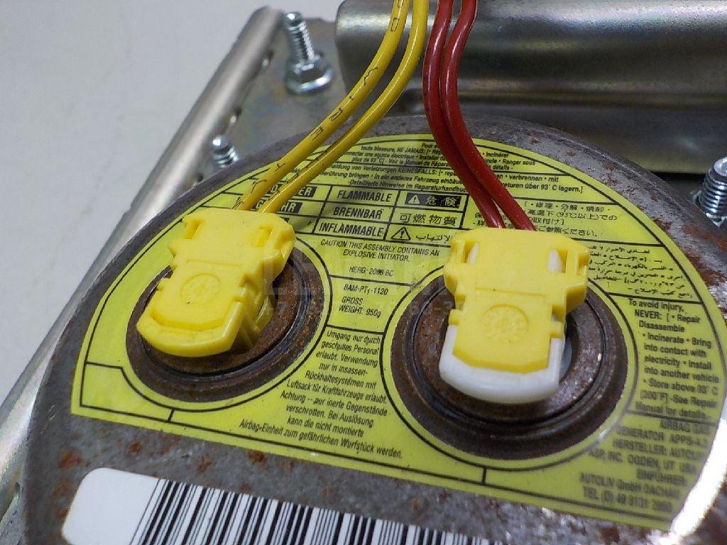 Подушка безопасности пассажирская (в торпедо)