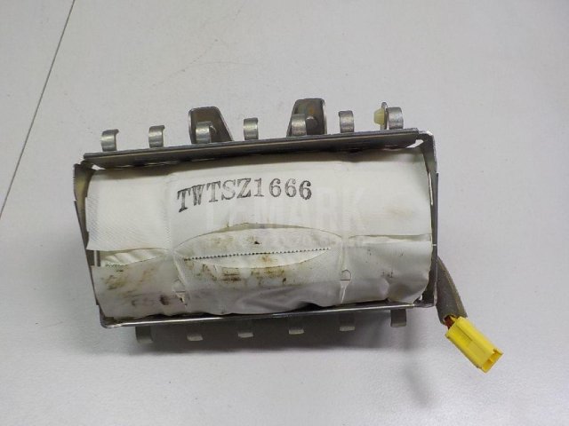 Подушка безопасности пассажирская (в торпедо)