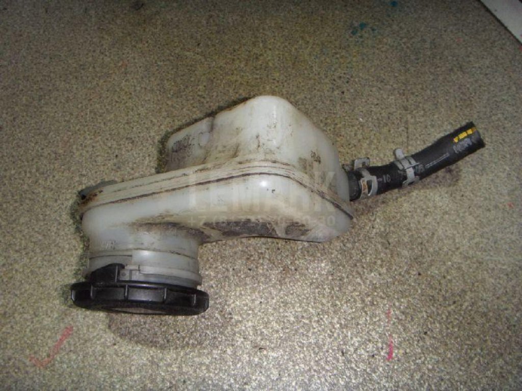 Бачок главного тормозного цилиндра