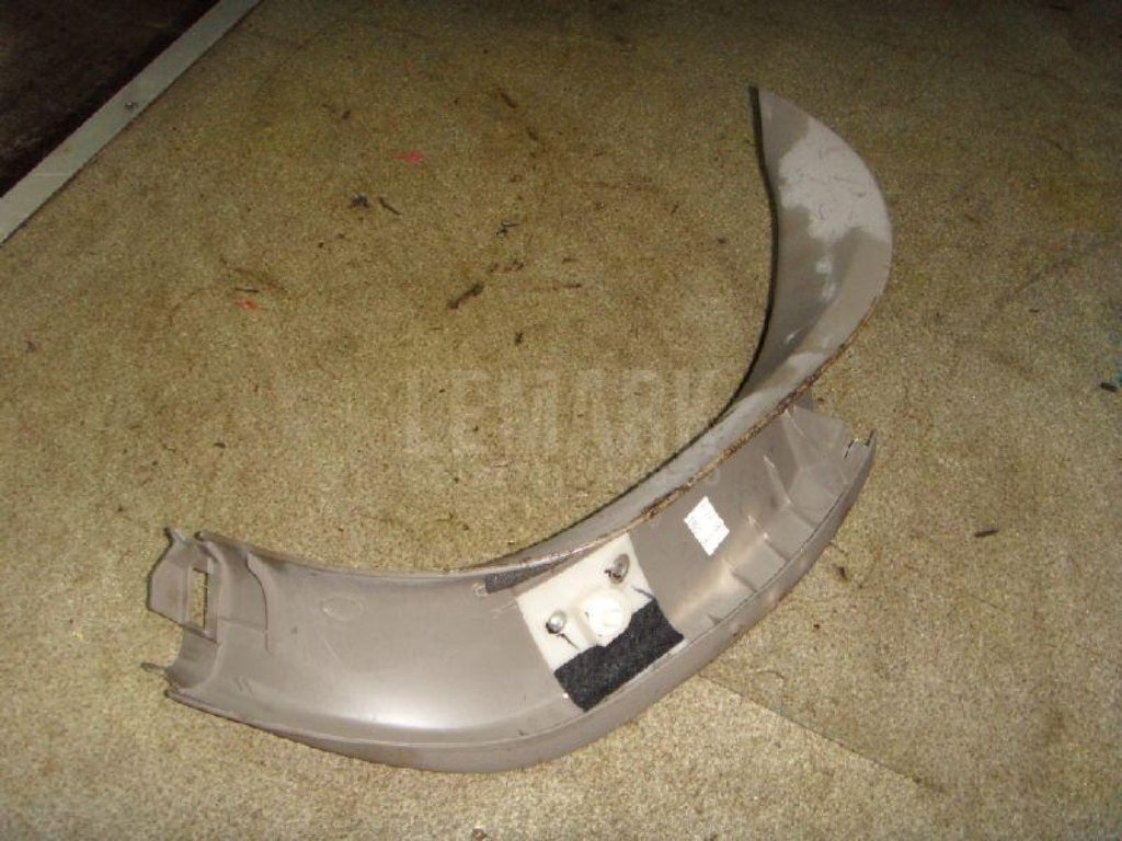 Обшивка двери багажника