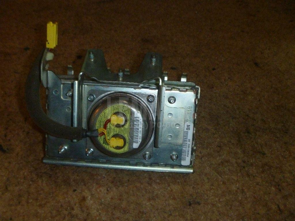 Подушка безопасности пассажирская (в торпедо)