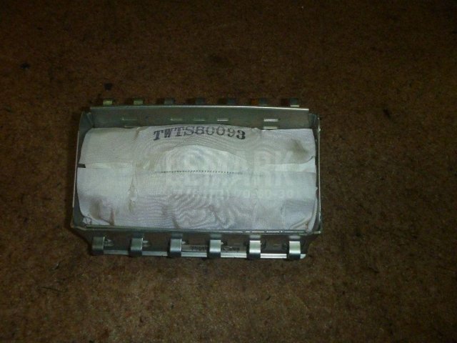 Подушка безопасности пассажирская (в торпедо)