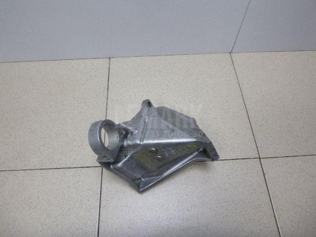 Кронштейн КПП правый